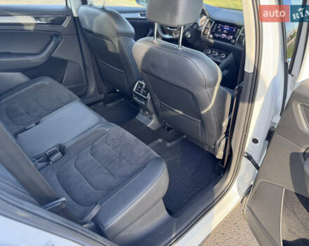 Белый Шкода Kodiaq, объемом двигателя 2 л и пробегом 45 тыс. км за 40999 $, фото 24 на Automoto.ua