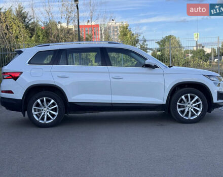 Белый Шкода Kodiaq, объемом двигателя 2 л и пробегом 45 тыс. км за 40999 $, фото 7 на Automoto.ua