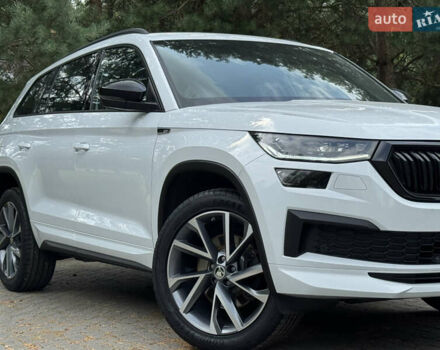 Белый Шкода Kodiaq, объемом двигателя 1.97 л и пробегом 147 тыс. км за 39990 $, фото 7 на Automoto.ua