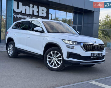 Белый Шкода Kodiaq, объемом двигателя 2 л и пробегом 45 тыс. км за 40999 $, фото 13 на Automoto.ua