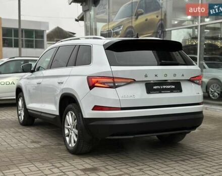 Белый Шкода Kodiaq, объемом двигателя 1.98 л и пробегом 131 тыс. км за 30990 $, фото 3 на Automoto.ua