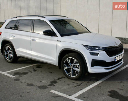 Белый Шкода Kodiaq, объемом двигателя 1.97 л и пробегом 22 тыс. км за 49500 $, фото 4 на Automoto.ua