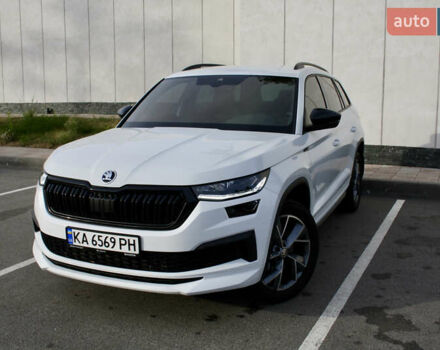 Белый Шкода Kodiaq, объемом двигателя 1.97 л и пробегом 22 тыс. км за 49500 $, фото 2 на Automoto.ua