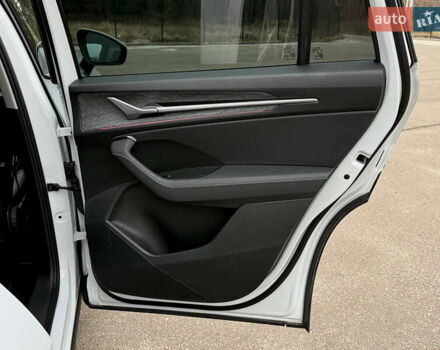 Белый Шкода Kodiaq, объемом двигателя 1.97 л и пробегом 22 тыс. км за 44500 $, фото 61 на Automoto.ua