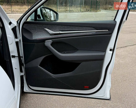 Белый Шкода Kodiaq, объемом двигателя 1.97 л и пробегом 22 тыс. км за 44500 $, фото 63 на Automoto.ua