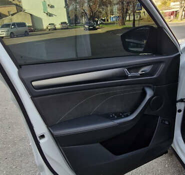 Білий Шкода Kodiaq, об'ємом двигуна 1.97 л та пробігом 31 тис. км за 46199 $, фото 13 на Automoto.ua