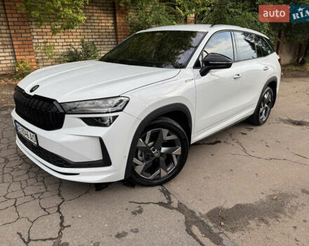 Шкода Kodiaq 2024 в Кривом Роге на Automoto.ua Белый Шкода Kodiaq, объемом двигателя 1.98 л и пробегом 18 тыс. км за 46500 $, фото 4 на Automoto.ua