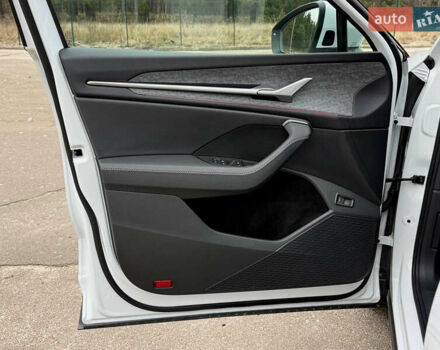 Белый Шкода Kodiaq, объемом двигателя 1.97 л и пробегом 22 тыс. км за 44500 $, фото 54 на Automoto.ua