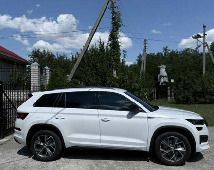 Белый Шкода Kodiaq, объемом двигателя 1.97 л и пробегом 5 тыс. км за 46800 $, фото 4 на Automoto.ua