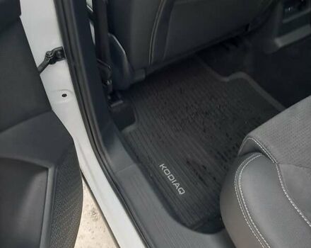 Белый Шкода Kodiaq, объемом двигателя 1.97 л и пробегом 8 тыс. км за 49999 $, фото 2 на Automoto.ua