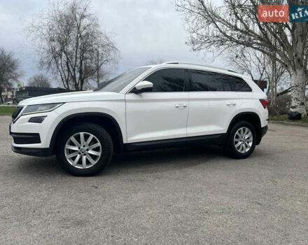 Белый Шкода Kodiaq, объемом двигателя 1.97 л и пробегом 101 тыс. км за 27000 $, фото 1 на Automoto.ua