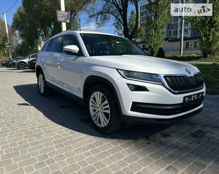 Белый Шкода Kodiaq, объемом двигателя 1.97 л и пробегом 251 тыс. км за 22850 $, фото 1 на Automoto.ua