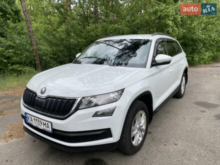 Шкода Kodiaq 2018 у Києві на Automoto.ua Білий Шкода Kodiaq, об'ємом двигуна 1.97 л та пробігом 220 тис. км за 19900 $, фото 1 на Automoto.ua