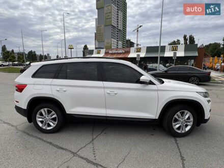 Шкода Kodiaq 2018 у Києві на Automoto.ua Білий Шкода Kodiaq, об'ємом двигуна 1.98 л та пробігом 221 тис. км за 19000 $, фото 1 на Automoto.ua