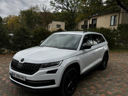 Шкода Kodiaq 2020 в Днепре (Днепропетровске) на Automoto.ua Белый Шкода Kodiaq, объемом двигателя 1.98 л и пробегом 113 тыс. км за 32000 $, фото 1 на Automoto.ua