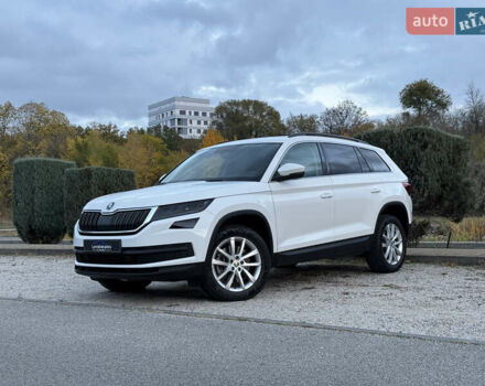 Белый Шкода Kodiaq, объемом двигателя 1.98 л и пробегом 95 тыс. км за 26699 $, фото 1 на Automoto.ua