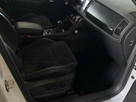 Белый Шкода Kodiaq, объемом двигателя 1.9 л и пробегом 156 тыс. км за 20997 $, фото 1 на Automoto.ua