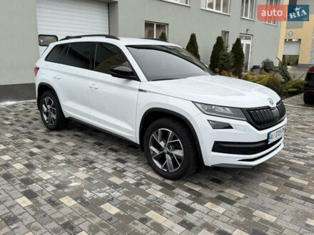 Шкода Kodiaq 2020 в Киеве на Automoto.ua Белый Шкода Kodiaq, объемом двигателя 1.97 л и пробегом 182 тыс. км за 29500 $, фото 1 на Automoto.ua