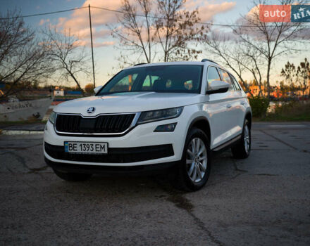 Шкода Kodiaq 2021 в Николаеве на Automoto.ua Белый Шкода Kodiaq, объемом двигателя 1.97 л и пробегом 174 тыс. км за 31600 $, фото 1 на Automoto.ua