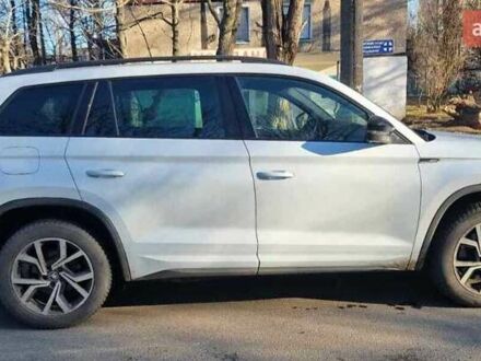 Шкода Kodiaq 2021 у Кривому Розі на Automoto.ua Білий Шкода Kodiaq, об'ємом двигуна 1.98 л та пробігом 20 тис. км за 38000 $, фото 1 на Automoto.ua