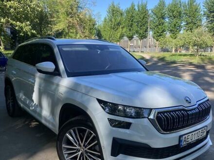 Шкода Kodiaq 2022 у Кривому Розі на Automoto.ua Білий Шкода Kodiaq, об'ємом двигуна 1.98 л та пробігом 44 тис. км за 41900 $, фото 1 на Automoto.ua