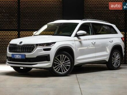 Шкода Kodiaq 2023 в Луцке на Automoto.ua Белый Шкода Kodiaq, объемом двигателя 2 л и пробегом 30 тыс. км за 48000 $, фото 1 на Automoto.ua