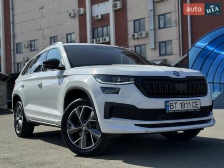 Шкода Kodiaq 2023 в Киеве на Automoto.ua Белый Шкода Kodiaq, объемом двигателя 1.97 л и пробегом 60 тыс. км за 38500 $, фото 1 на Automoto.ua