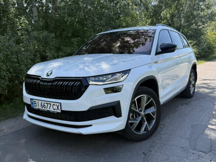 Шкода Kodiaq 2024 в Кременчуге на Automoto.ua Белый Шкода Kodiaq, объемом двигателя 1.97 л и пробегом 5 тыс. км за 46800 $, фото 1 на Automoto.ua