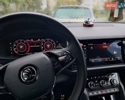 Черный Шкода Kodiaq, объемом двигателя 1.97 л и пробегом 208 тыс. км за 35700 $, фото 4 на Automoto.ua