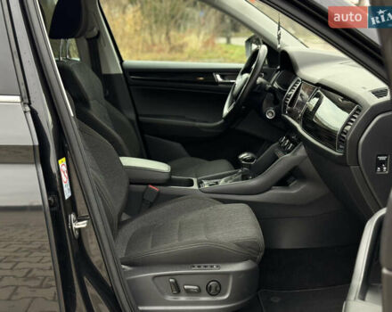 Черный Шкода Kodiaq, объемом двигателя 2 л и пробегом 237 тыс. км за 26555 $, фото 90 на Automoto.ua