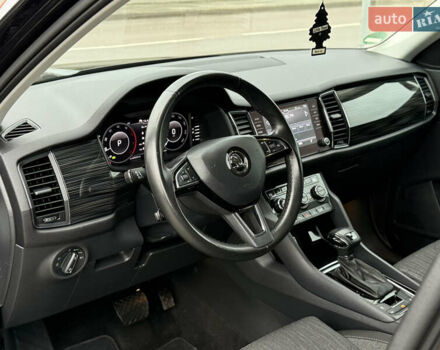Черный Шкода Kodiaq, объемом двигателя 2 л и пробегом 237 тыс. км за 26555 $, фото 74 на Automoto.ua