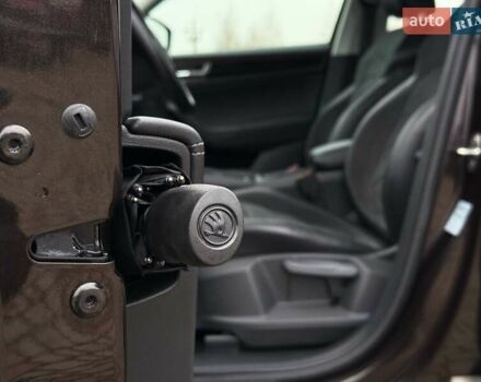 Коричневий Шкода Kodiaq, об'ємом двигуна 2 л та пробігом 100 тис. км за 28999 $, фото 29 на Automoto.ua