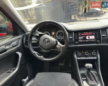 Красный Шкода Kodiaq, объемом двигателя 1.97 л и пробегом 231 тыс. км за 25500 $, фото 19 на Automoto.ua