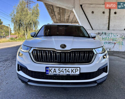Шкода Kodiaq 2023 в Киеве на Automoto.ua Шкода Kodiaq, объемом двигателя 1.97 л и пробегом 80 тыс. км за 37997 $, фото 15 на Automoto.ua