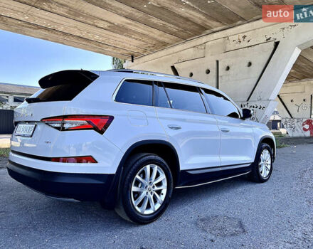 Шкода Kodiaq 2023 в Киеве на Automoto.ua Шкода Kodiaq, объемом двигателя 1.97 л и пробегом 80 тыс. км за 37997 $, фото 19 на Automoto.ua
