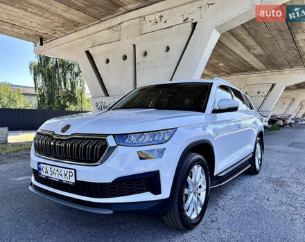 Шкода Kodiaq 2023 в Киеве на Automoto.ua Шкода Kodiaq, объемом двигателя 1.97 л и пробегом 80 тыс. км за 37997 $, фото 2 на Automoto.ua