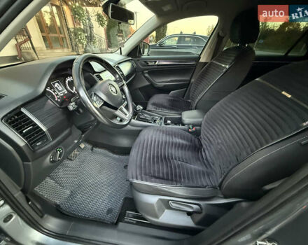 Серый Шкода Kodiaq, объемом двигателя 1.97 л и пробегом 121 тыс. км за 26450 $, фото 36 на Automoto.ua