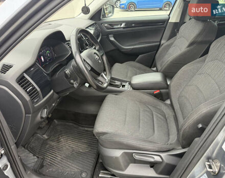 Серый Шкода Kodiaq, объемом двигателя 1.97 л и пробегом 225 тыс. км за 26800 $, фото 16 на Automoto.ua