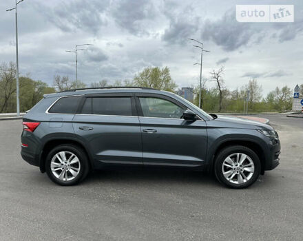 Серый Шкода Kodiaq, объемом двигателя 2 л и пробегом 89 тыс. км за 28800 $, фото 3 на Automoto.ua