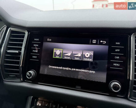 Сірий Шкода Kodiaq, об'ємом двигуна 2 л та пробігом 220 тис. км за 25750 $, фото 101 на Automoto.ua