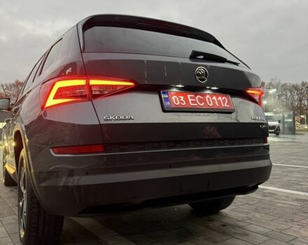 Серый Шкода Kodiaq, объемом двигателя 2 л и пробегом 227 тыс. км за 27800 $, фото 4 на Automoto.ua