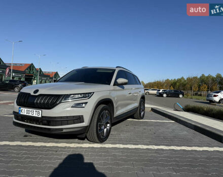 Серый Шкода Kodiaq, объемом двигателя 1.97 л и пробегом 215 тыс. км за 29700 $, фото 2 на Automoto.ua