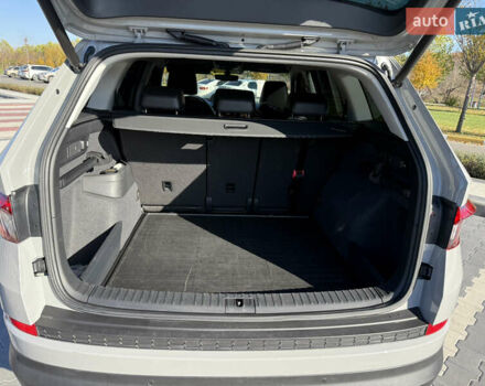 Серый Шкода Kodiaq, объемом двигателя 1.97 л и пробегом 215 тыс. км за 29700 $, фото 25 на Automoto.ua