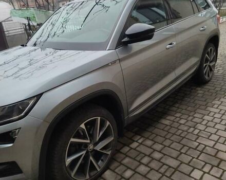 Серый Шкода Kodiaq, объемом двигателя 1.97 л и пробегом 243 тыс. км за 28700 $, фото 4 на Automoto.ua