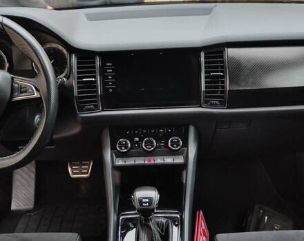 Серый Шкода Kodiaq, объемом двигателя 1.97 л и пробегом 243 тыс. км за 28700 $, фото 12 на Automoto.ua