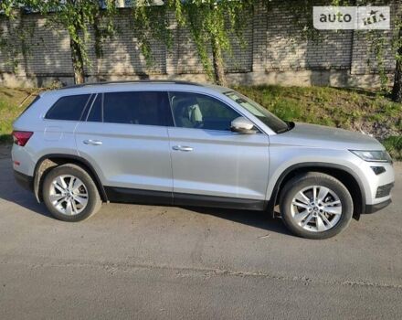 Серый Шкода Kodiaq, объемом двигателя 1.97 л и пробегом 52 тыс. км за 35800 $, фото 3 на Automoto.ua