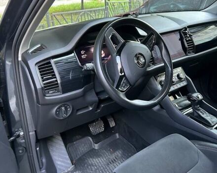 Сірий Шкода Kodiaq, об'ємом двигуна 1.97 л та пробігом 101 тис. км за 33000 $, фото 2 на Automoto.ua