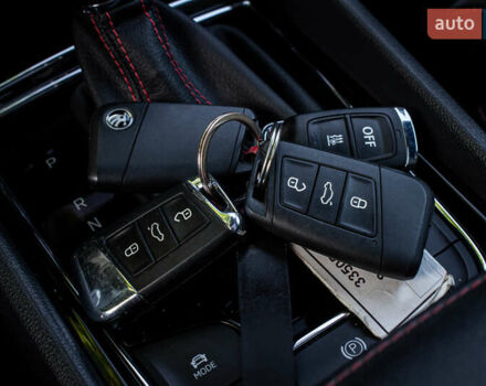 Серый Шкода Kodiaq, объемом двигателя 2 л и пробегом 92 тыс. км за 34999 $, фото 90 на Automoto.ua