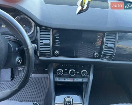 Серый Шкода Kodiaq, объемом двигателя 1.97 л и пробегом 96 тыс. км за 28800 $, фото 6 на Automoto.ua