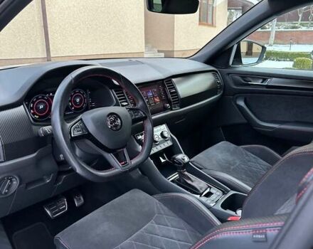Серый Шкода Kodiaq, объемом двигателя 1.97 л и пробегом 205 тыс. км за 35500 $, фото 6 на Automoto.ua